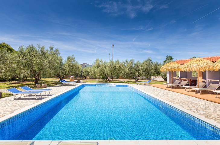 Apartamento para 2 personas, con Balcón y Terraza además de Jardín y Piscina en Croacia