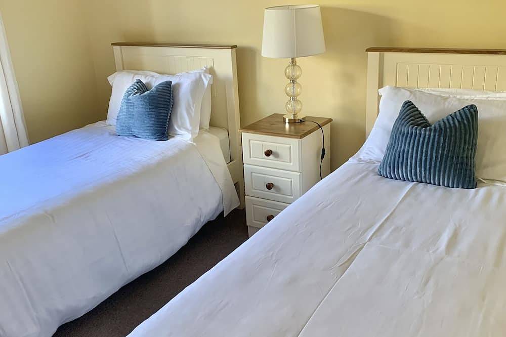 Peaceful home,centrally located for Ring of Kerry, Dingle and Killarney in Caragh, County Kerry