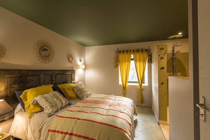 Gîte pour 3 personnes, avec piscine à Montréal (Rhône-Alpes)