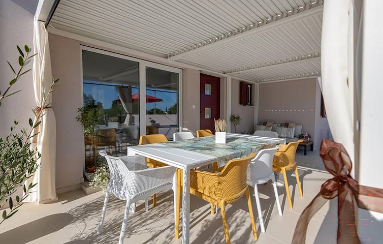 Gemütliche 130 m² große Wohnung mit Pool, WLAN und Parkplatz in Küstennähe in Marčana, Südküste Istrien