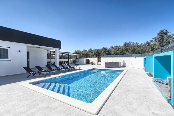 Villa für 5 Personen, mit Pool und Terrasse sowie Garten in Pula