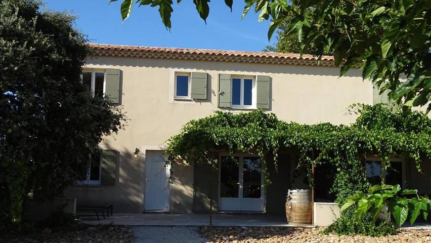 Location de vacances pour 5 personnes, avec vue ainsi que jardin et piscine, animaux acceptés à Châteauneuf-de-Gadagne - 4