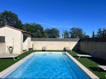 Cottage pour 6 personnes, avec vue ainsi que piscine et jardin, adapté aux familles à Claret
