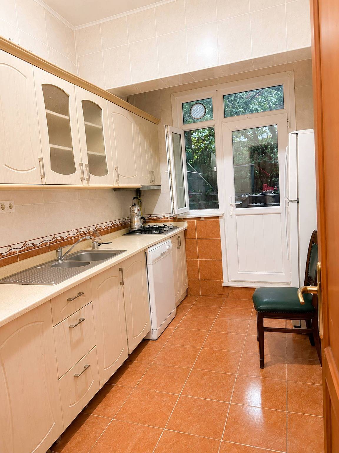 Entire apartment, 2X1 Double Bed Room - Couples - Central Istanbul in Istanbul, Bakırköy