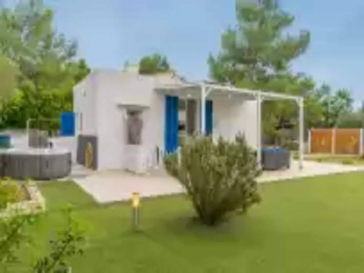 Apartamento de vacaciones para 2 personas, con jacuzzi y jardín - 1
