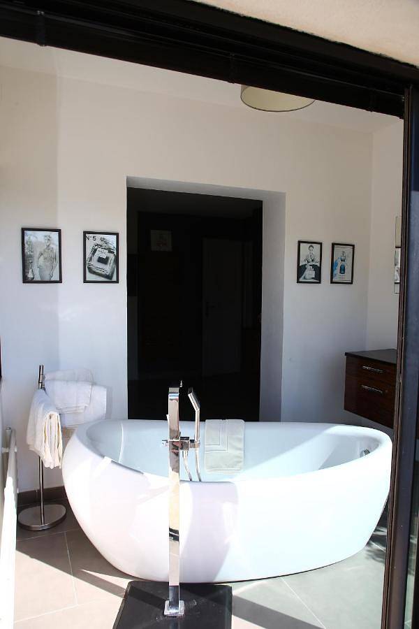 Chambre d’hôte pour 2 personnes, avec jacuzzi et piscine ainsi que jardin et sauna, animaux acceptés à Sanary-sur-Mer - 3