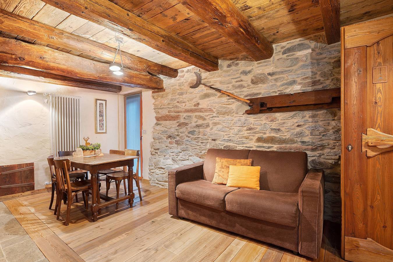 Appartement entier, Appartement '5 Coppafen' familial avec balcon in Villes Dessous, Comune di Introd