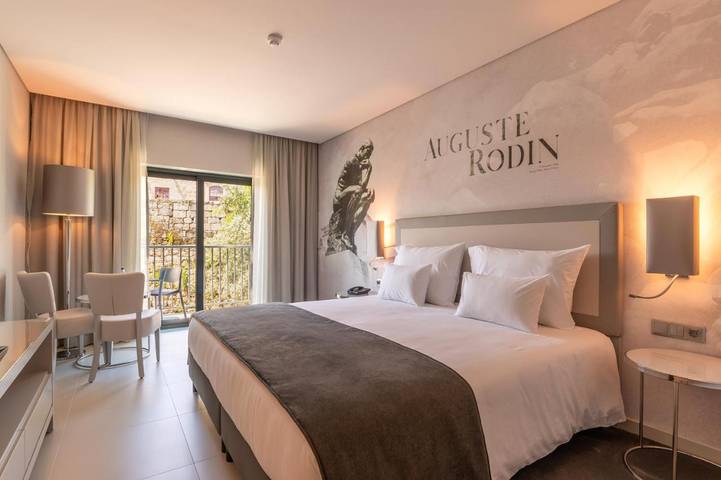 Hôtel, avec Balcon et Terrasse ainsi que Jardin et Piscine dans Freixo