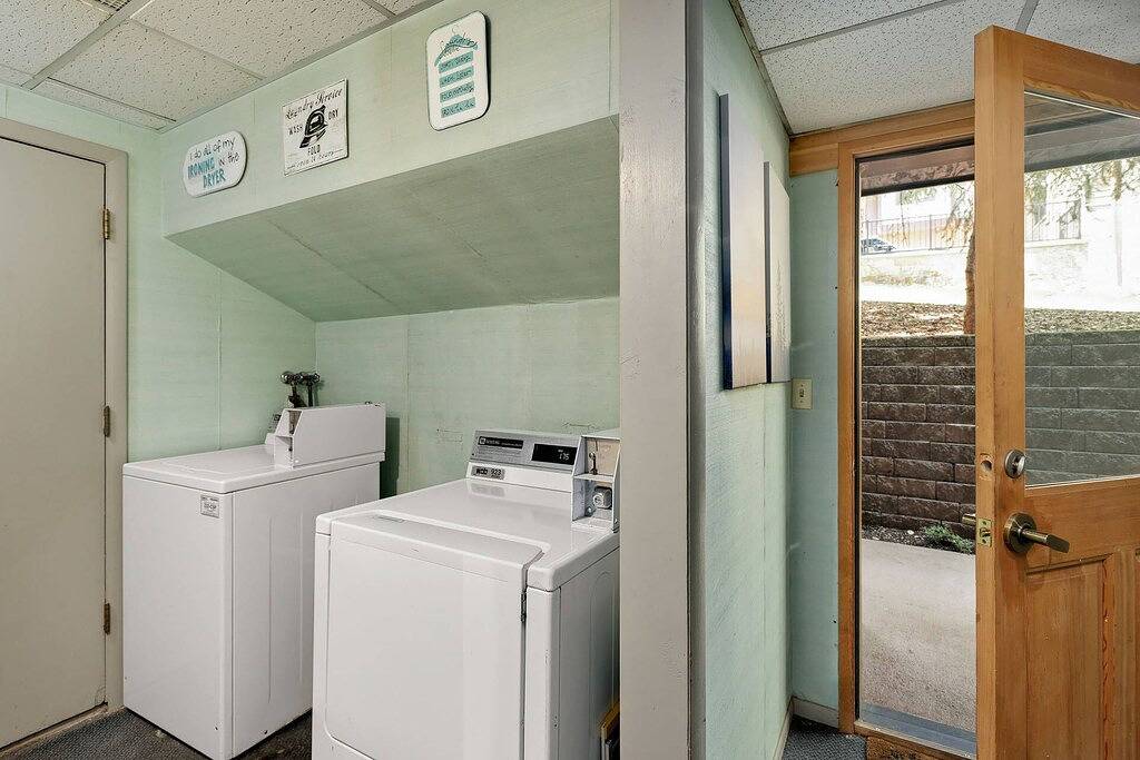 Ganze Wohnung, Steps to Gondola! Cozy Aspen Stay—Walk to Dining & Shops, Hot Tub, Wifi, Parking Included! in Aspen, Aspen Snowmass