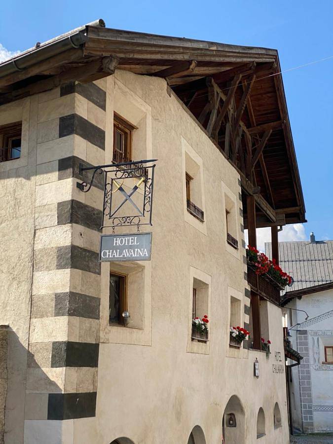 Hotel Chasa Chalavaina - Historisches Hotel des Jahres 2024 in Müstair, Val Müstair