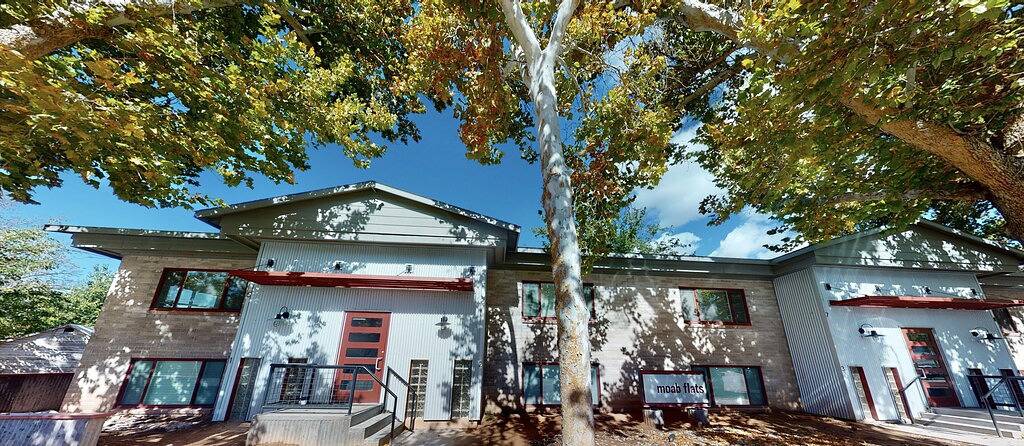 Ganze Wohnung, Apartment in der Innenstadt von Moab mit komplexem Whirlpool, Innenhof und wirklich coolem Interieur in Moab, Arches-Nationalpark