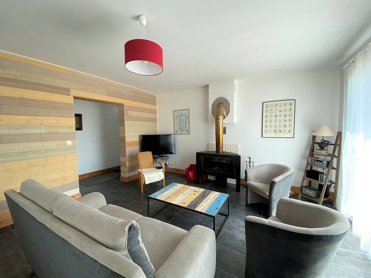 Renovated Townhouse with Large Terrace & Garage in Central Saint-Palais, Beach 150m in Saint-Palais-sur-Mer, Côte de Beauté