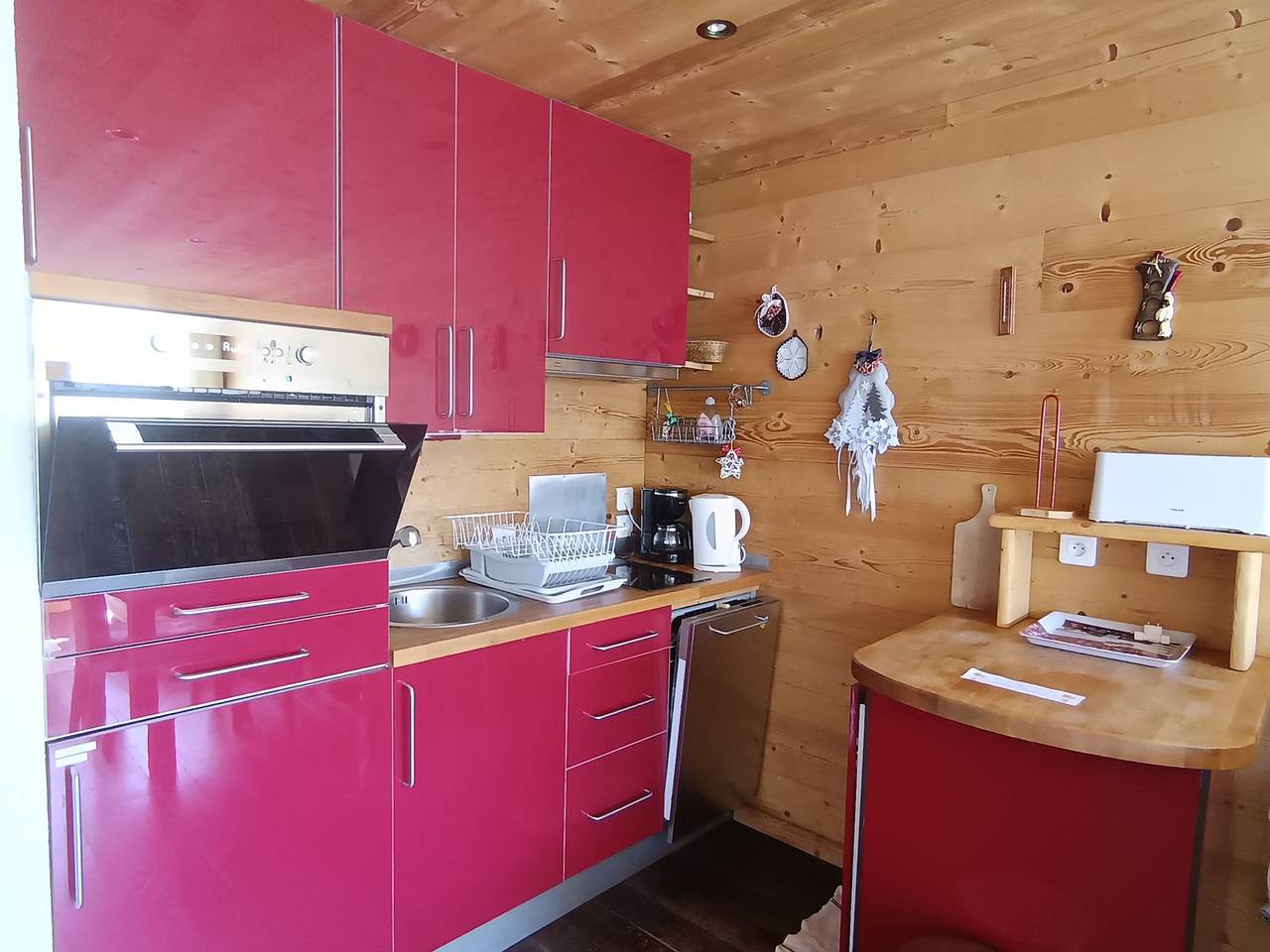 Appartement entier, Appartement rénové style chalet, à deux pas des pistes in Montgenèvre, Région de Briançon