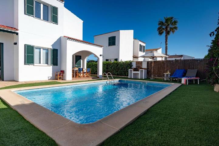 Vacation rental for 6 people, with yard in Menorca