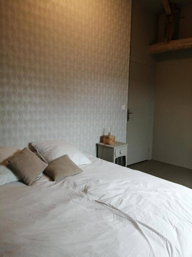 Gîte pour 2 personnes, avec terrasse ainsi que jardin et vue à Épineu-le-Chevreuil - 4