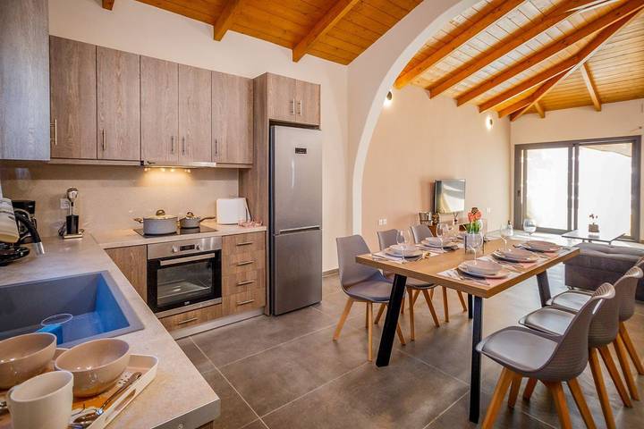 Ferienhaus für 6 Personen, mit Terrasse und Garten in Kalamaki - 4