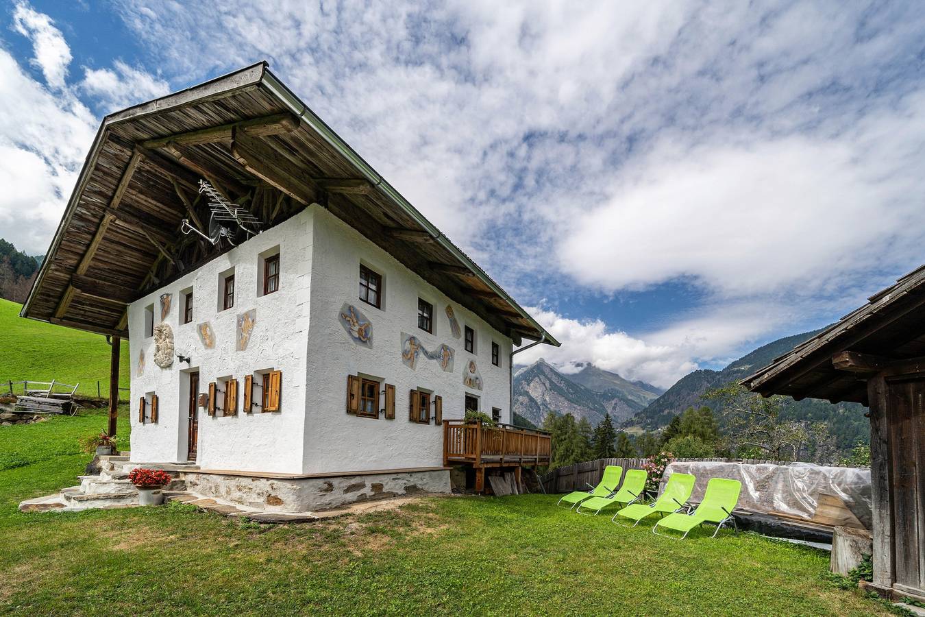 Ferienhaus "Engele" mit Bergblick, Privatem Garten und WLAN in St. Martin in Passeier, Passeiertal