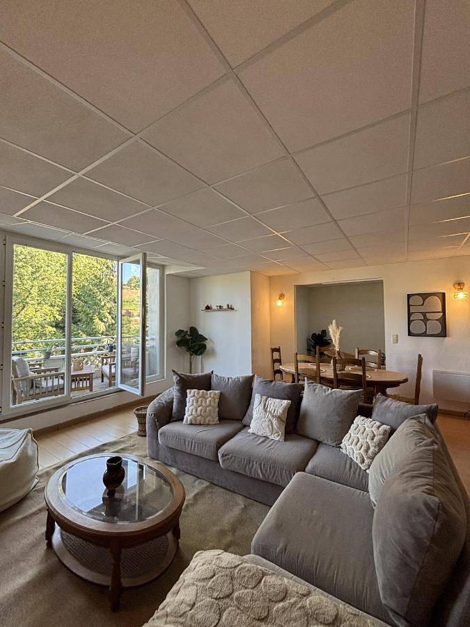 Gîte pour 8 personnes, avec Balcon ainsi que Terrasse et Vue à Pont-d'Ouilly