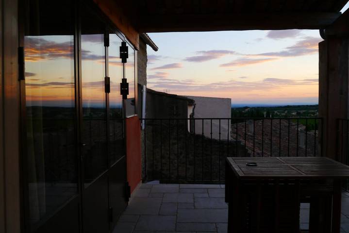 Location de vacances pour 6 personnes, avec terrasse et vue, animaux acceptés à Saint-Pierre-de-Vassols - 3
