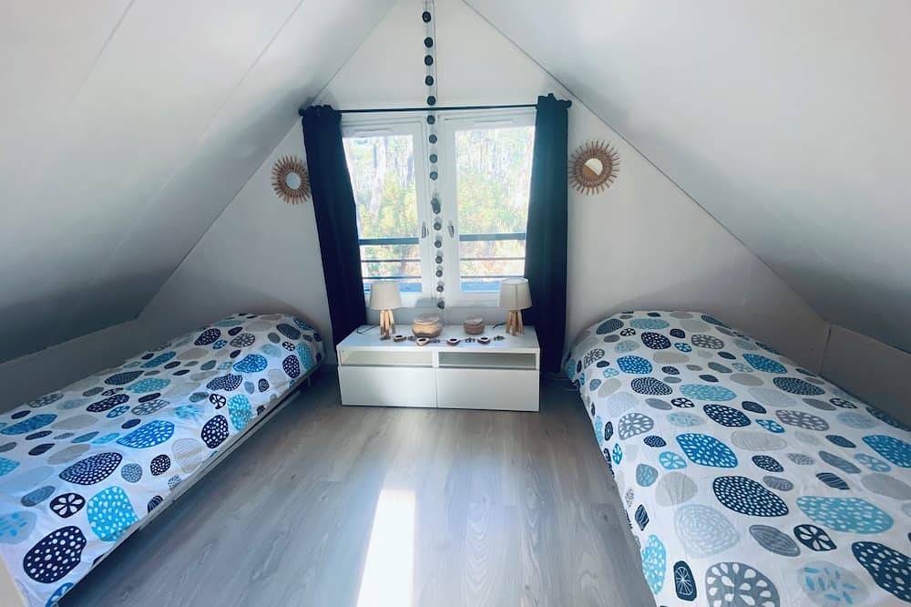 Naturist chalet at La Jenny, at the foot of the ocean in Le Porge, Lesparre-Médoc region