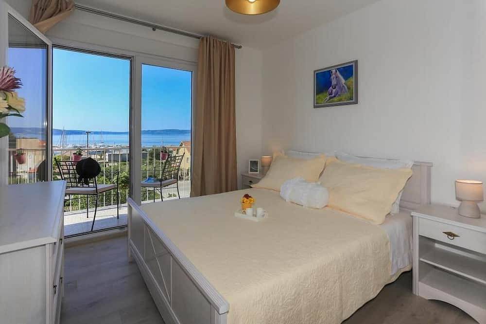 Ganze Wohnung, 3-Zimmer-Ferienwohnung mit Balkon und Meerblick Kastel Gomilica, Kastela (A-20245-a) in Kastel Gomilica, Kaštela