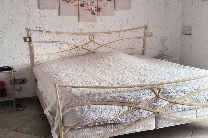 Location de vacances pour 12 personnes, avec terrasse et jardin, animaux acceptés à Puyvert - 4