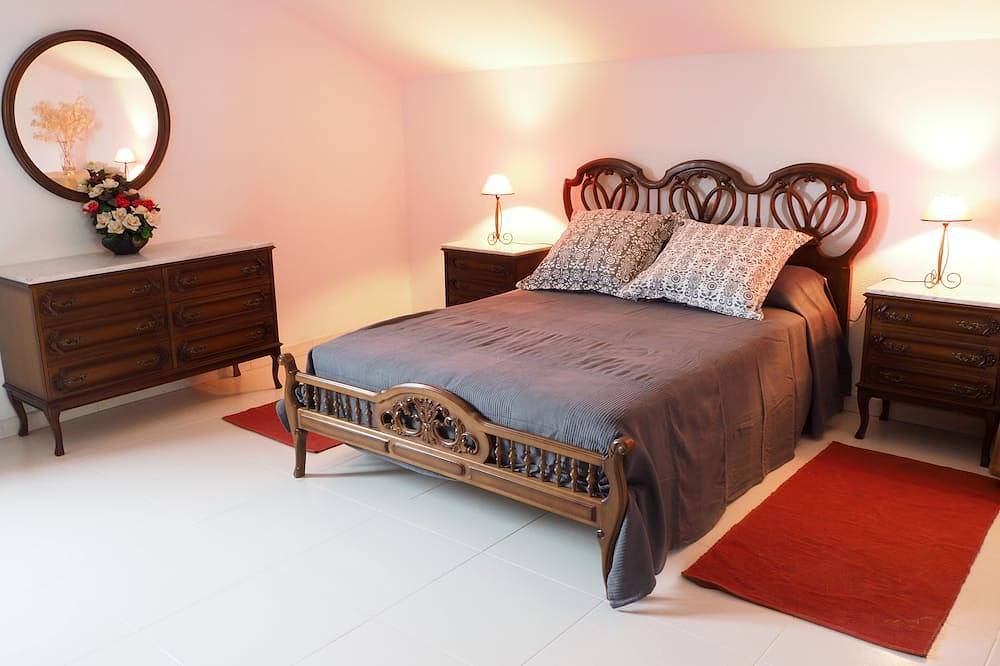 House with wonderful views in the heart of Ciudad Rodrigo. \" The cherry tree \" in Ciudad Rodrigo, Salamanca Province
