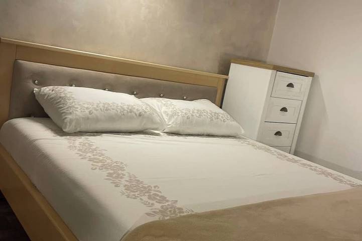 Gîte pour 4 personnes, avec balcon dans Risan - 4