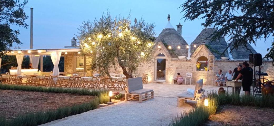 B&b per 2 persone, con Giardino e Piscina nonché Panorama a Putignano