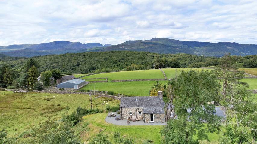 Villa for 4 people, with garden, with pets in Wales