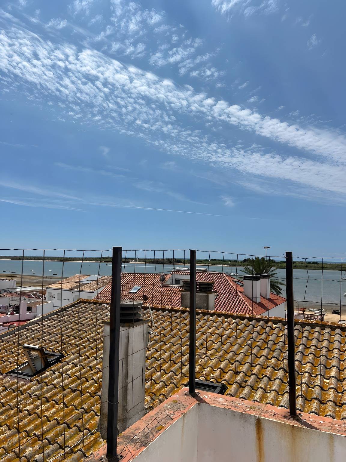 Casa El Faro 20m from the beach with sea views, private terrace and balcony in El Rompido, Cartaya