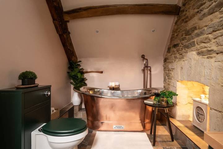 Homestead - Cosy Cotswolds Cottage with Hot Tub in Gloucestershire