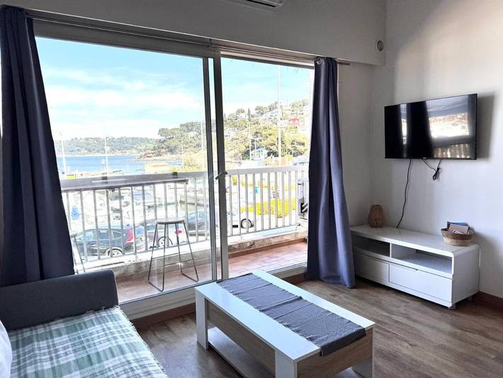 Gîte pour 4 personnes, avec vue et balcon dans Plage Des Oursinieres Le Pradet - 2