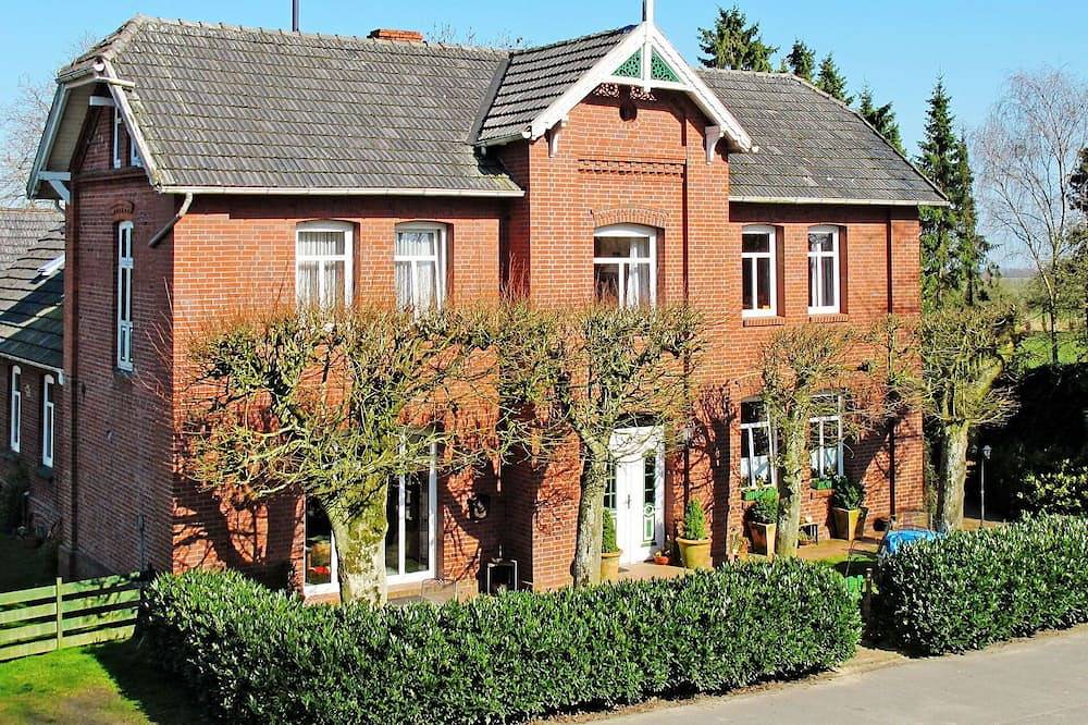 Ganze Wohnung, Herrliche Wohnung für 6 Leute mit  W-Lan, Tv, Innenhof, Haustiere erlaubt und Parkplatz in Oberndorf-Oste, Landkreis Cuxhaven