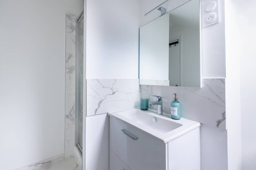 Entire apartment, Le Bourbonnais ~ Attic ~ Self Check-in in Montluçon, Montluçon region