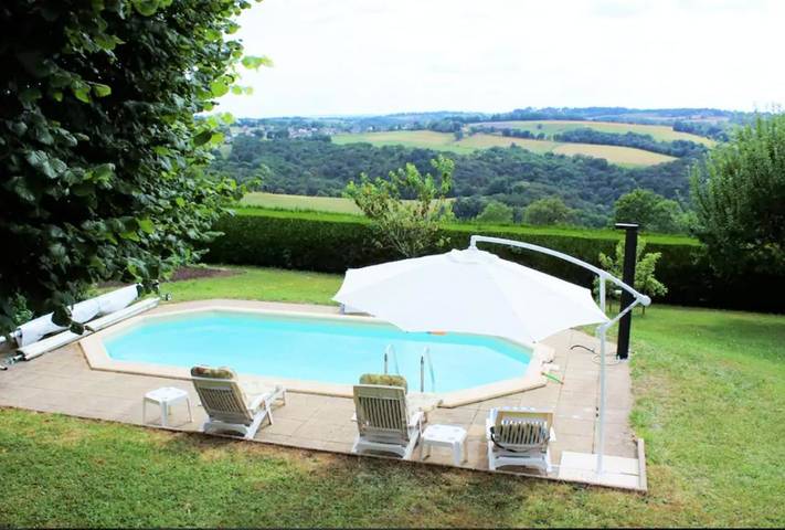 Villa pour 12 personnes, avec balcon et piscine dans l' Aveyron