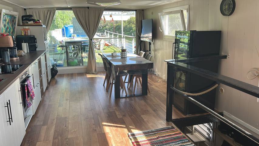 Ferienwohnung für 2 Personen, mit Garten und Seeblick in Arles