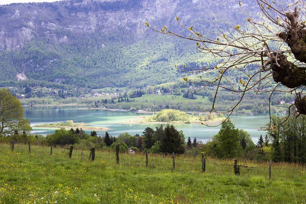 Lac Aiguebelette Soukavati 2 Pers vue Calme Breathtaking View Aiguebelette in Saint-Alban-de-Montbel, Chambéry und Umgebung