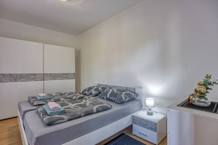 Ganze Wohnung, Two-Bedroom Apartment with Terrace in Nova Vas, Porec und Umgebung