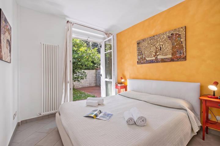 Ganze Wohnung, Maison Clélie with Garden - 200 M From Sea in Marina di Massa, Massa