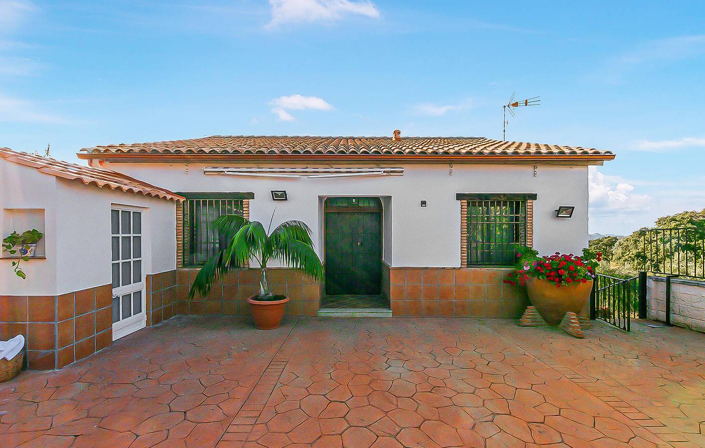 Apartamento de lujo junto a la piscina con WiFi y aire acondicionado in Villanueva del Rey, Sierra Morena