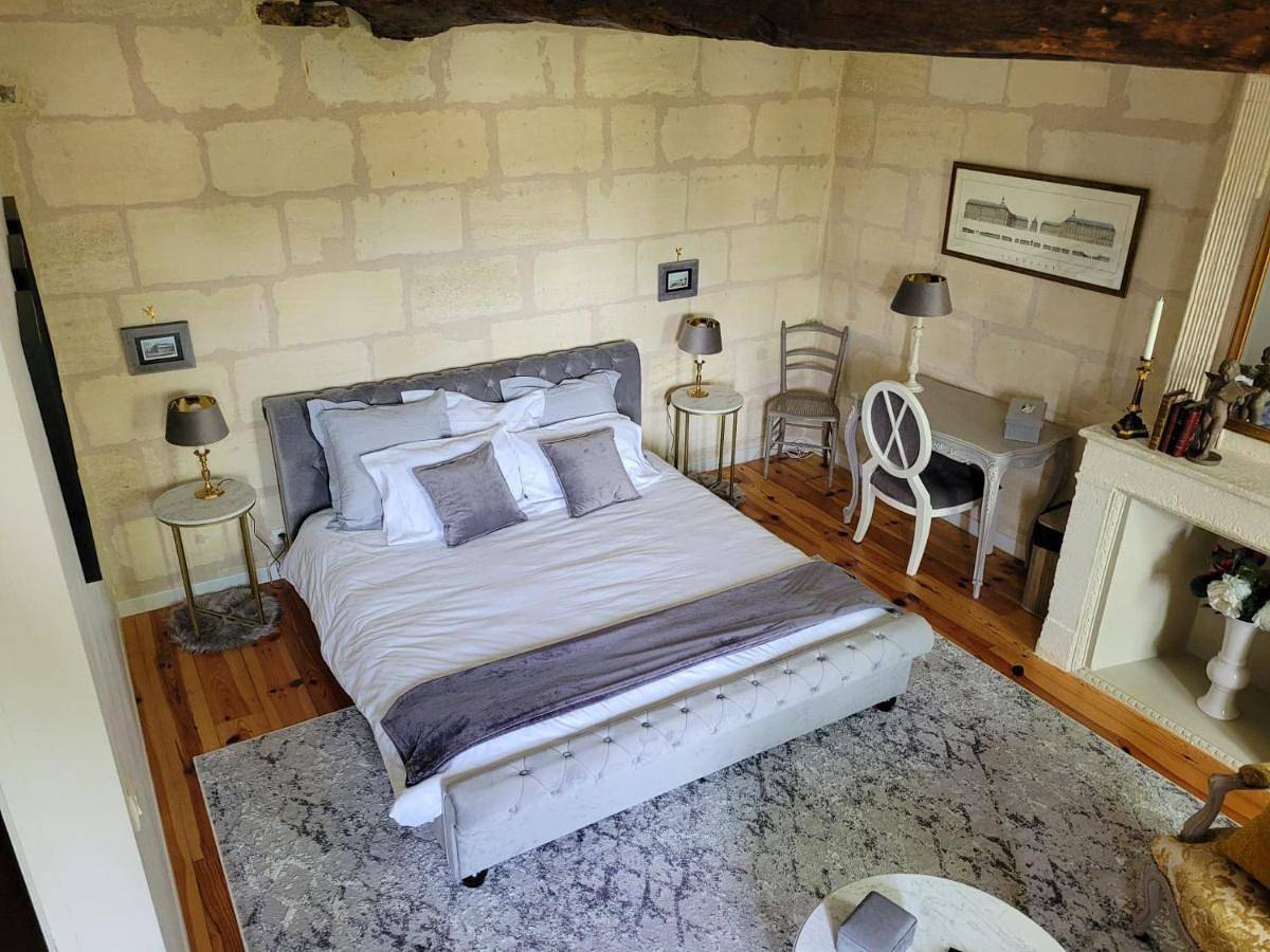 Chambre Bordeaux, piscine et spa in Lugon-et-l'Île-du-Carnay, Région de Libourne