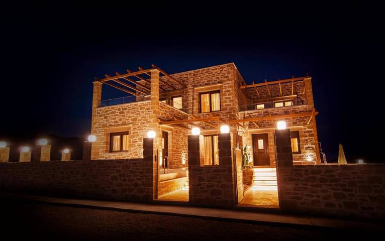 Location de vacances pour 6 personnes, avec piscine ainsi que jardin et vue dans Palaiochora - 2