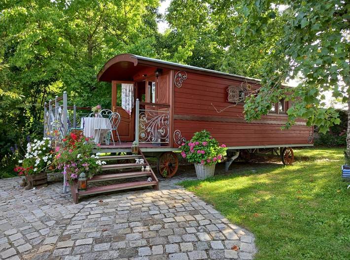 Gîte pour 4 personnes, avec piscine ainsi que jardin et terrasse à Boursault (Marne)