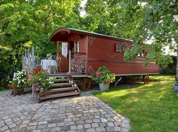 Gîte pour 4 personnes, avec terrasse ainsi que jardin et piscine dans Marne