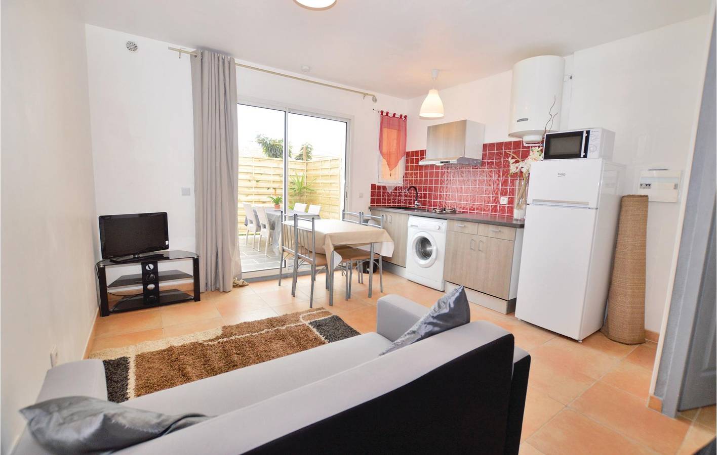Gemütliches Apartment mit Terrasse und Parkplatz in der Nähe des Aléria-Zentrums in Aléria, Corte und Umgebung