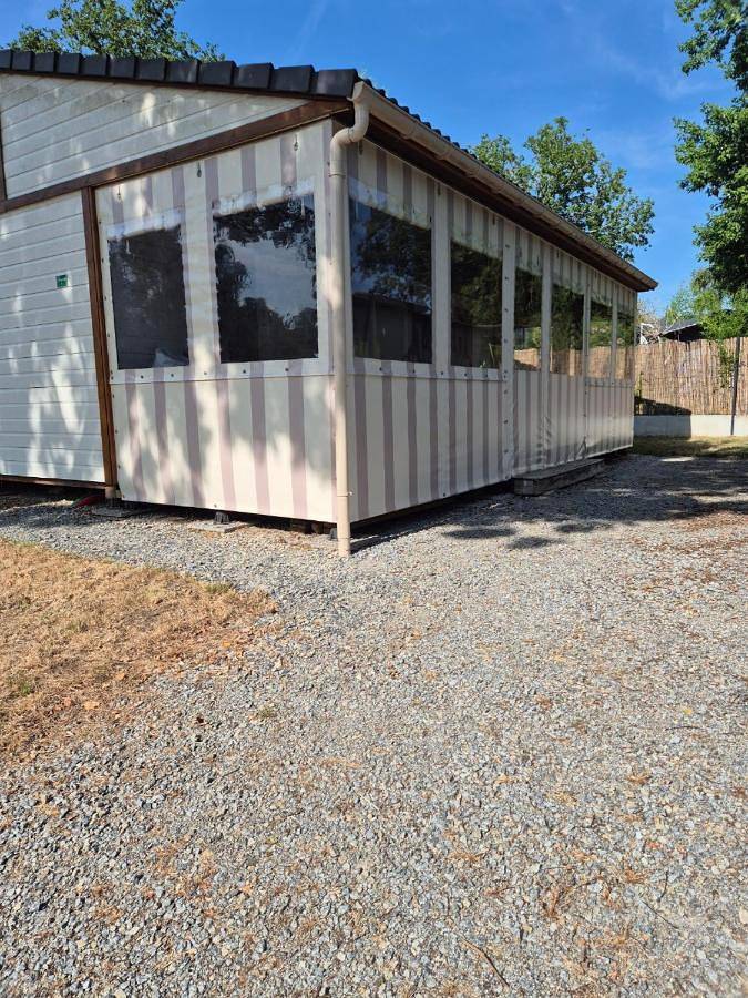 Camping pour 6 personnes, avec Terrasse ainsi que Jardin et Piscine