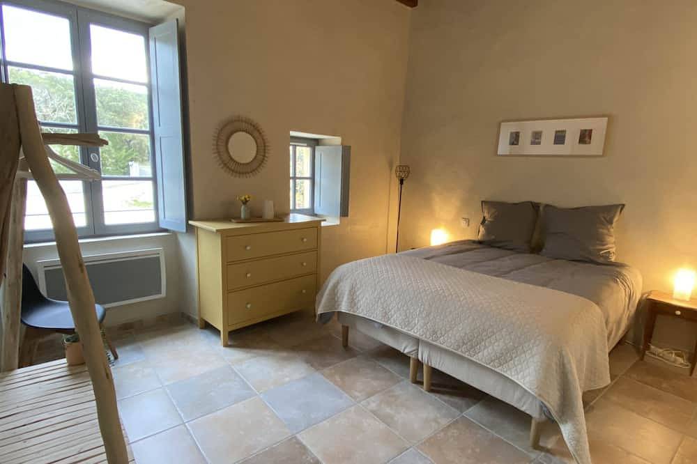 Appartement entier, Appartement dans Château pour 4 personnes avec Piscine commune in Lussan, Région de Nîmes