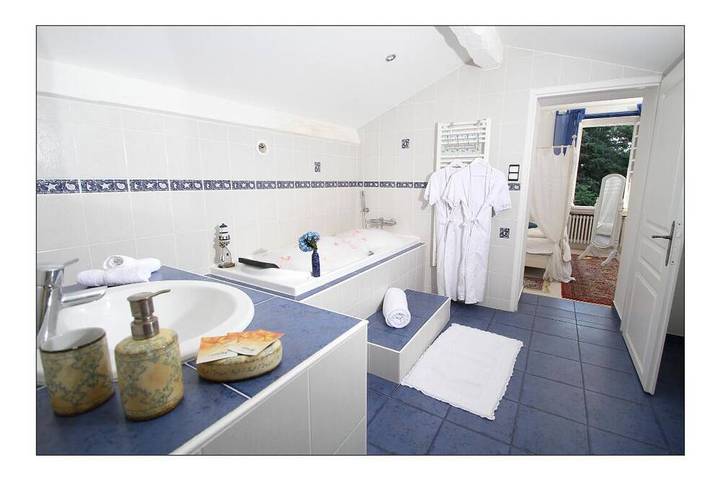 Chambre d’hôte pour 2 personnes, avec piscine et jardin à Vals-les-Bains - 3