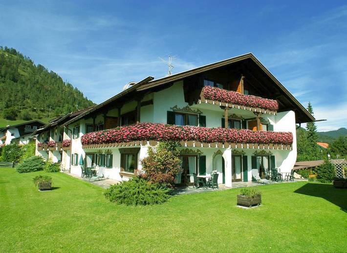 Ferienwohnung für 2 Personen, mit Balkon und Whirlpool sowie Terrasse und Garten in Wallgau - 2